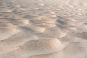 Muster im Strandsand foto