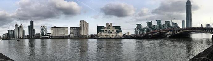 ein blick auf die themse in der nähe von westminster foto