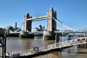 Blick auf die Towerbridge foto