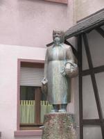 die Statue der alten Frau aus nächster Nähe foto