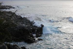 Mittelmeerküste mit Felsen in der katalanischen Region, Spanien foto