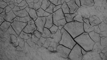 Nahaufnahme verwitterter Textur von trockenem, rissigem Boden foto