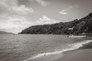 große tropische insel ilha grande praia de palmas strand brasilien. foto