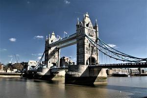 Blick auf die Towerbridge foto