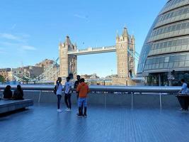 london in großbritannien im juni 2022. ein blick auf die tower bridge in london foto