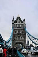 london in großbritannien im juni 2022. ein blick auf die tower bridge foto