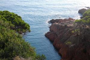 camino de ronda, eine straße parallel zur katalanischen costa brava, am mittelmeer im norden von katalonien, spanien. foto