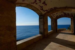 camino de ronda, eine straße parallel zur katalanischen costa brava, am mittelmeer im norden von katalonien, spanien. foto