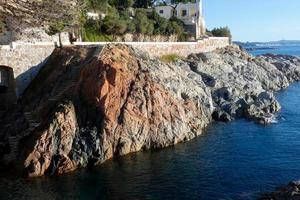 camino de ronda, eine straße parallel zur katalanischen costa brava, am mittelmeer im norden von katalonien, spanien. foto