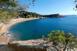 strände der costa brava, s'agaro, eine stadt in der nähe von sant feliu de guixols und playa de aro foto