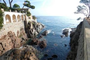 camino de ronda, eine straße parallel zur katalanischen costa brava, am mittelmeer im norden von katalonien, spanien. foto