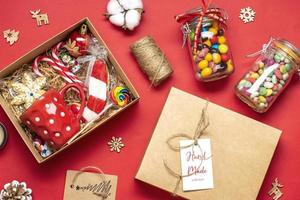 Handgefertigtes Pflegepaket, saisonale Geschenkbox mit Süßigkeiten, Lebkuchen, Weihnachtsdekor, personalisierter, umweltfreundlicher Korb für Familie, Freunde, Mädchen zum Erntedankfest, Weihnachten, Mütter, Vatertag foto