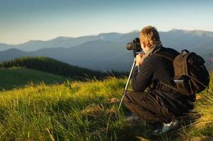 der Fotograf mit Kamera foto