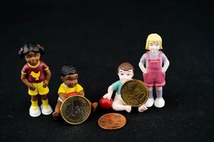 Kinder kosten viel Geld. Es gibt eine gewisse Unterstützung durch den Staat durch das Kindergeld foto