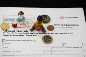 Kinder kosten viel Geld. Es gibt eine gewisse Unterstützung durch den Staat durch das Kindergeld foto