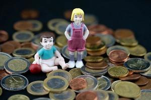 Kinder kosten viel Geld. Es gibt eine gewisse Unterstützung durch den Staat durch das Kindergeld foto