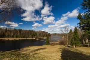 Frühlingslandschaften mit Wolken foto