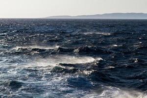 wellen im mittelmeer foto