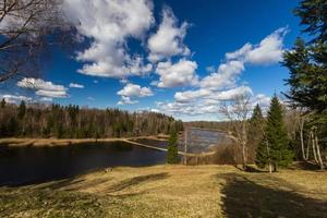 Frühlingslandschaften mit Wolken foto