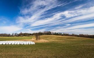 Frühlingslandschaften mit Wolken foto