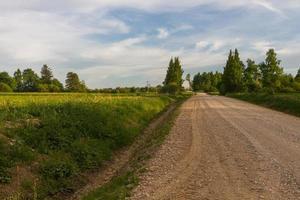 Landschaften aus der lettischen Landschaft im Frühling foto