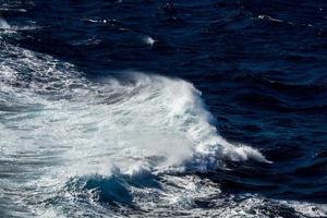 wellen im mittelmeer foto