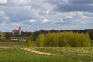 Landschaften aus der litauischen Landschaft im Frühling foto