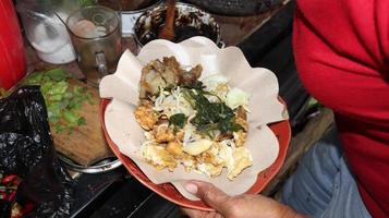 rujak cingur berühmtes indonesisches traditionelles essen foto