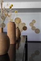 Steingutvasen, als Dekoration in der Wohnung, Mexiko foto