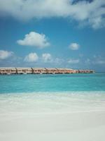 Kokon, Malediven, 2020 - Blick auf ein Resort am Meer foto