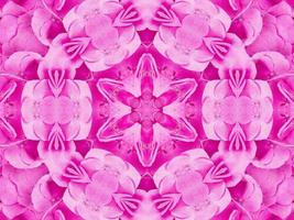 magentarotes Blumenkaleidoskopmuster. Rosa Blume abstrakter einzigartiger und ästhetischer Hintergrund foto