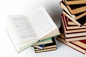 hoher Bücherstapel foto