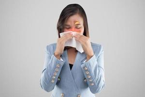 asiatische frauen haben sinusitis. foto