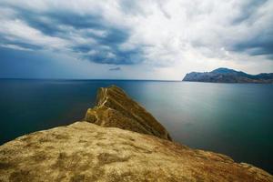 Felsen und Meer. foto