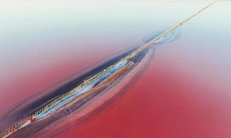 Grenze im Meer. luftaufnahme der majestätischen landschaften der insel jarilgach in der ukraine foto