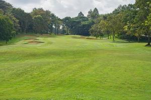 schöne Aussicht auf den Golfplatz. foto