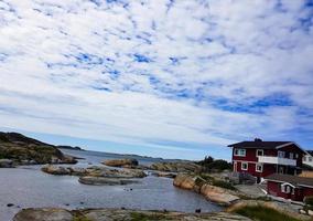 kleine schwedische Häuser auf den Schären neben Göteborg foto