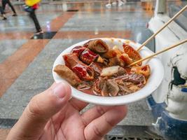 Nahaufnahme Eintopf Eingeweide Kuh auf Shangxiajiu Walking Street foto