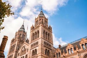 beeindruckendes gebäude des natural history museum in london. foto