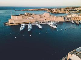 Sonnenuntergang Drohnenansichten gesehen in Valletta, Malta foto