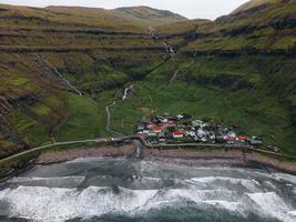 Das Dorf Tjornuvik auf den Färöern foto