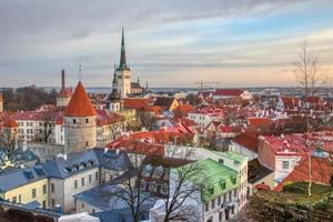 Die beste Aussicht über die Altstadt von Tallinn foto