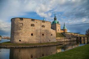 schloss kalmar gesehen in smaland, schweden foto