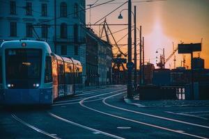 Straßenbahn in Göteborg, Schweden, zur goldenen Stunde aufgenommen foto