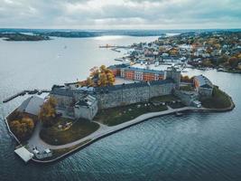 Schloss Vaxholm per Drohne in Vaxholm, Schweden foto