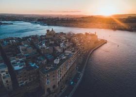 Sonnenuntergang Drohnenansichten gesehen in Valletta, Malta foto