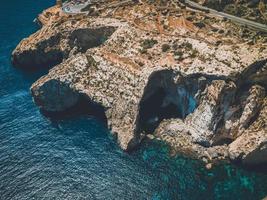 die blaue grotte im land von malta foto