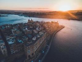 Sonnenuntergang Drohnenansichten gesehen in Valletta, Malta foto