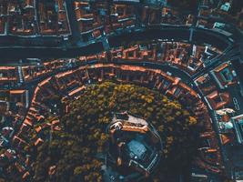 Drohnenblick auf die Burg von Ljubljana in Slowenien foto