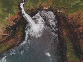 Mulafossur-Wasserfall in der Nähe von Gasadalur auf den Färöern foto